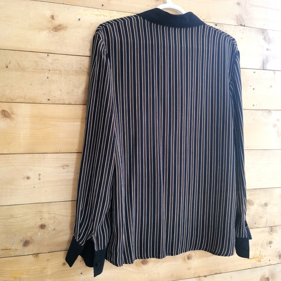 100% Silk Vintage Ladies Button Up - Picture 3 of 4